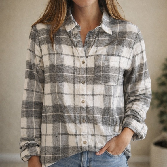 Universal Thread Tops - Universal Thread Gray and Cream Plaid Flannel